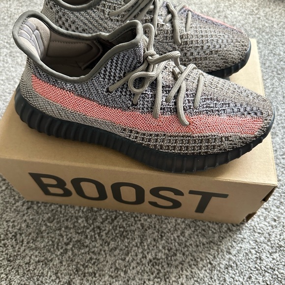 Yeezy Boost 350 V2 Ash Stone - Picture 4 of 9